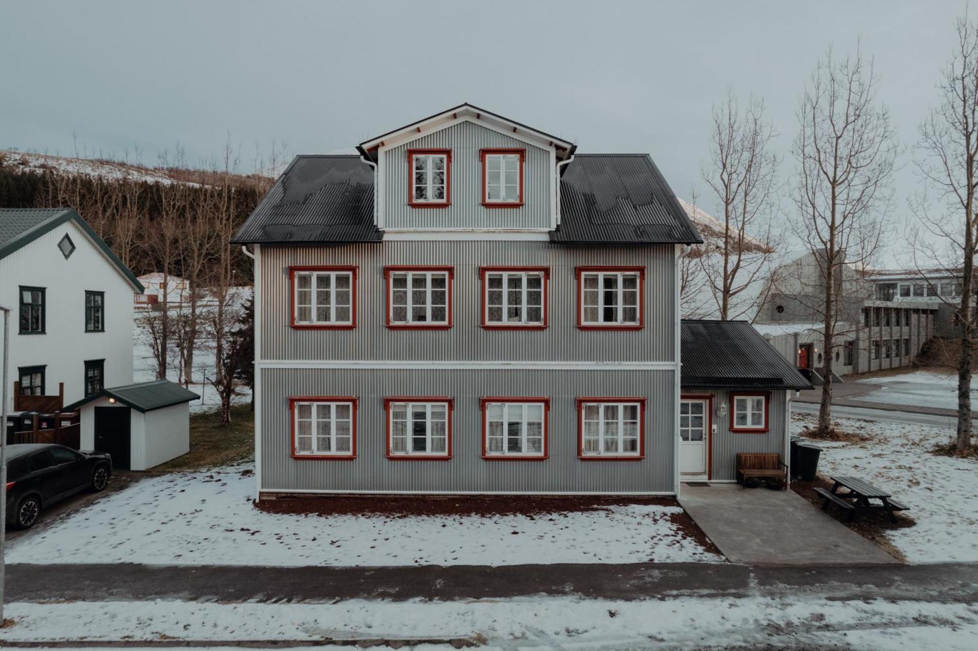 Gamli Skólinn Húsavík Exterior foto